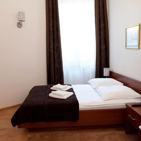 كيلتشي Hotel Srodmiejski المظهر الخارجي الصورة