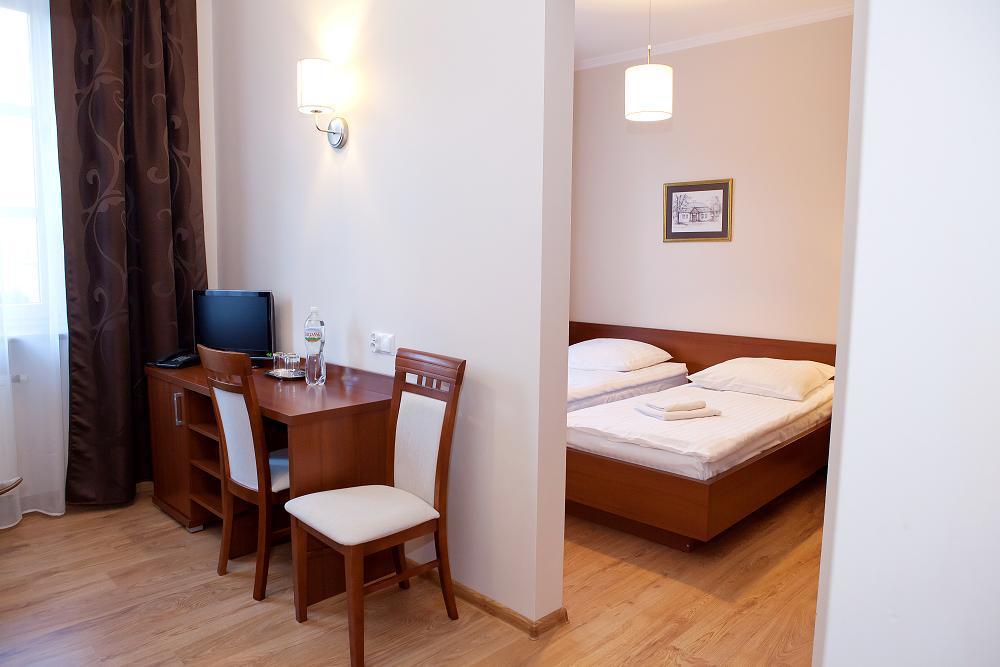 كيلتشي Hotel Srodmiejski المظهر الخارجي الصورة