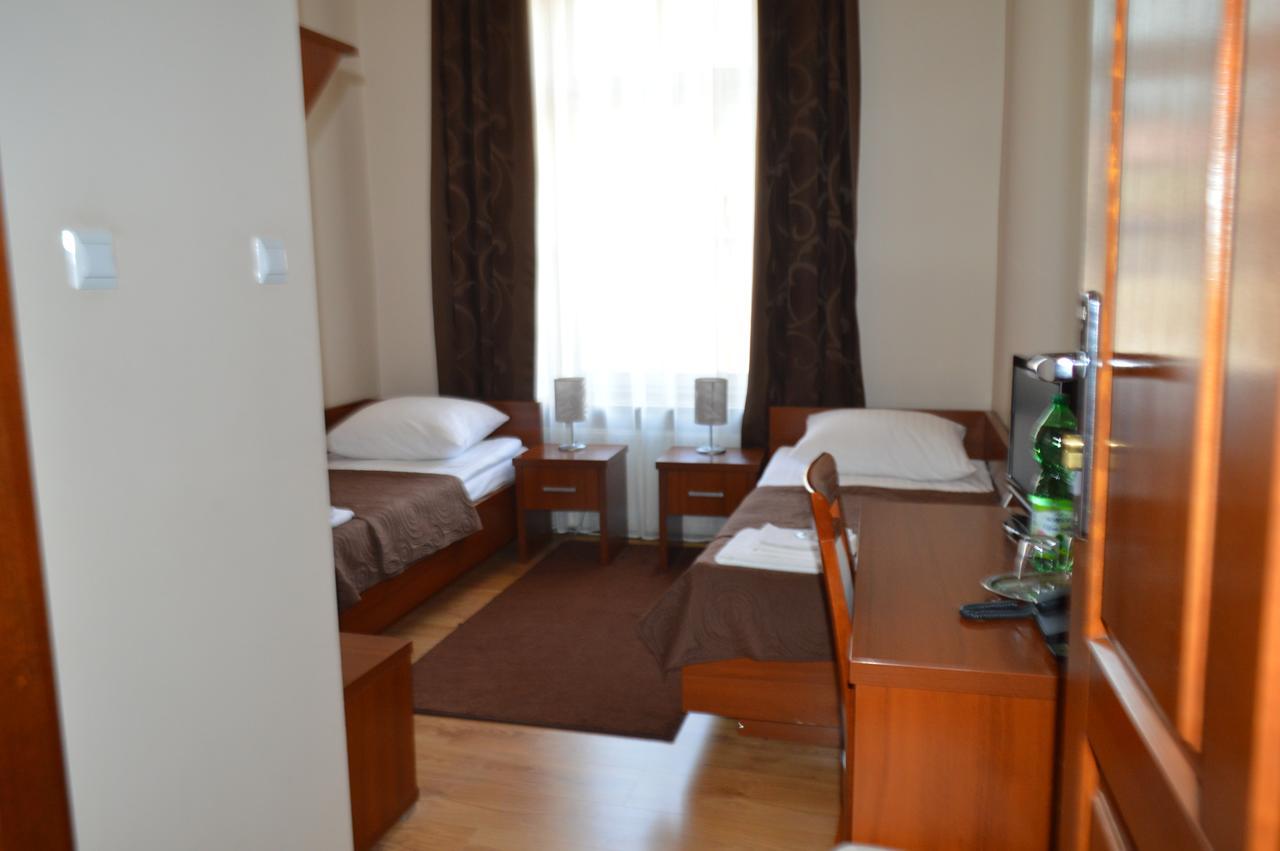 كيلتشي Hotel Srodmiejski المظهر الخارجي الصورة