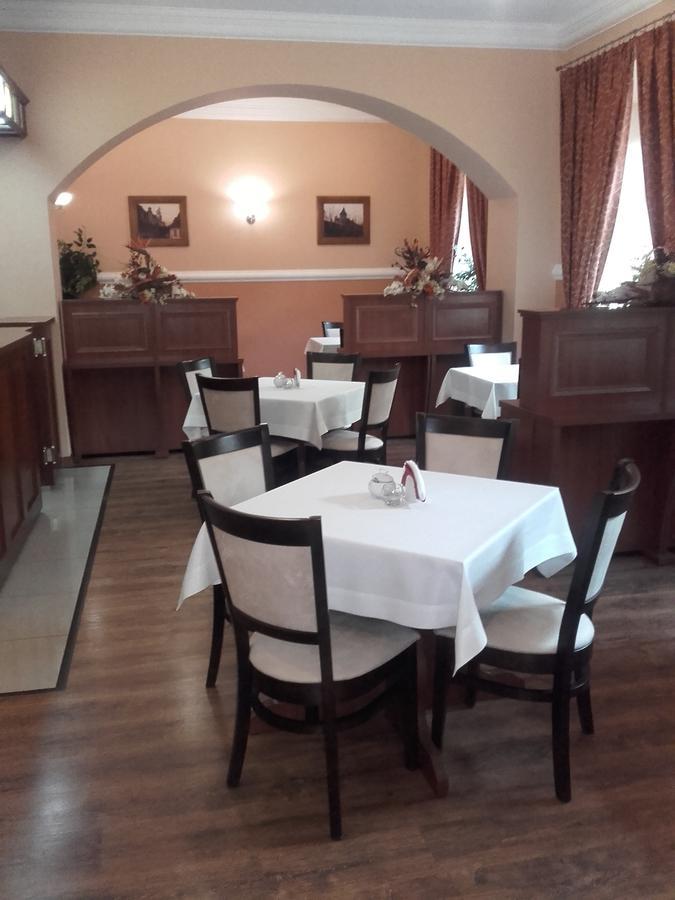 كيلتشي Hotel Srodmiejski المظهر الخارجي الصورة