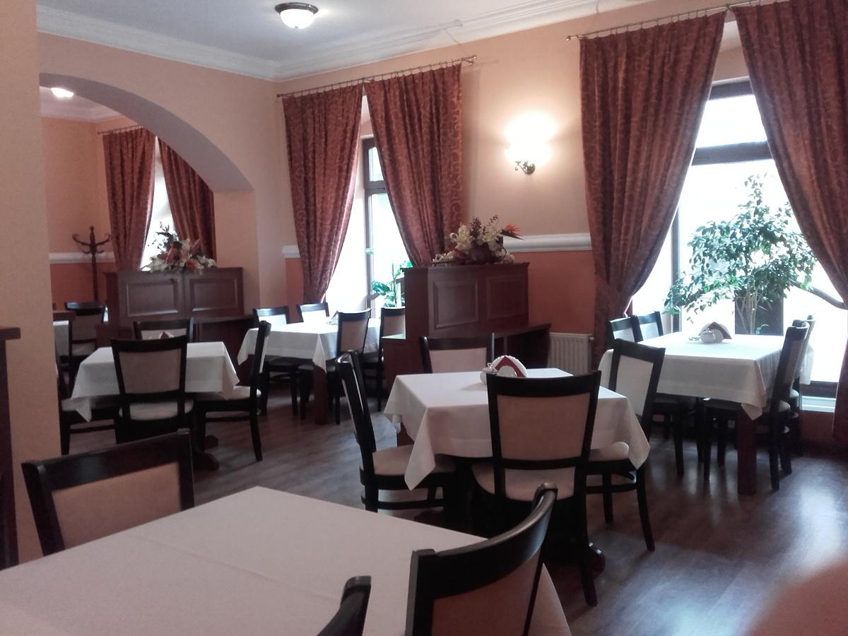 كيلتشي Hotel Srodmiejski المظهر الخارجي الصورة