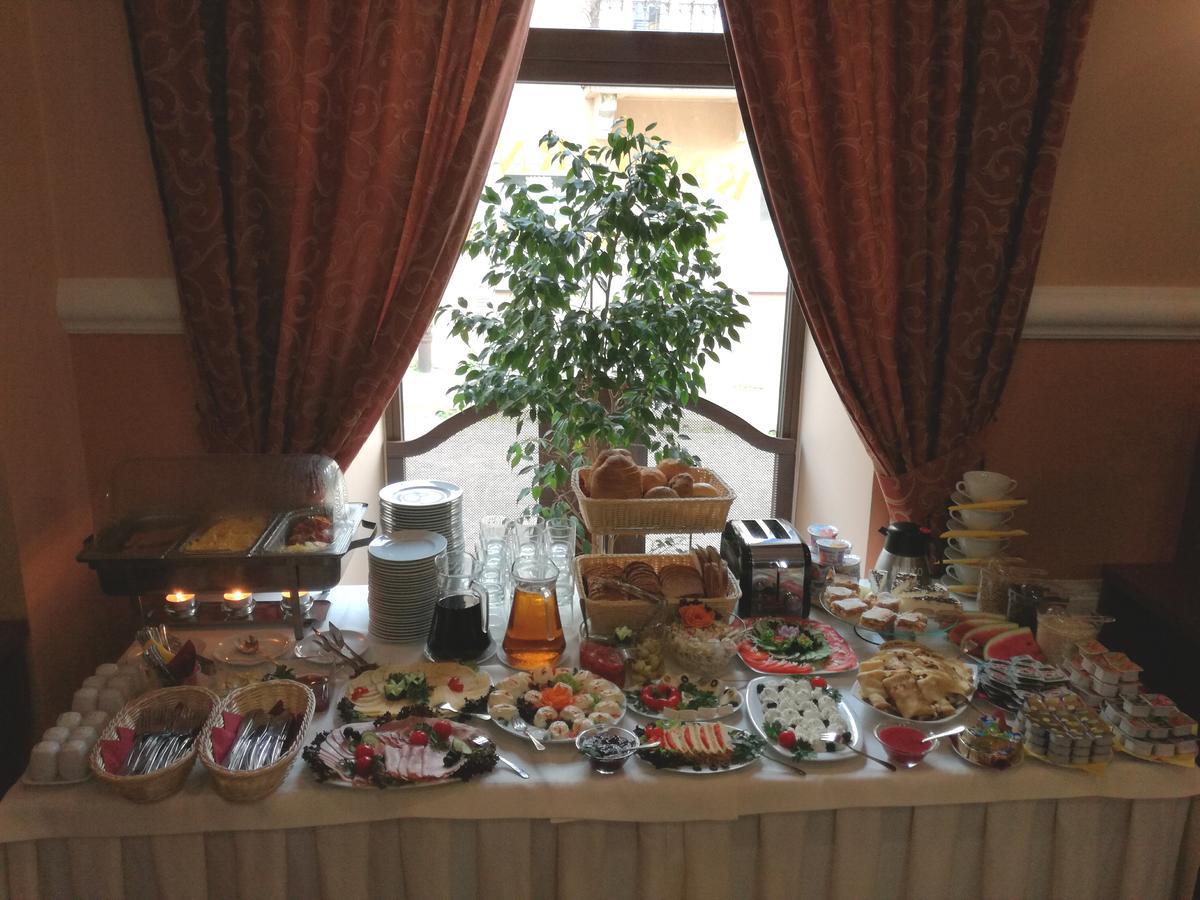 كيلتشي Hotel Srodmiejski المظهر الخارجي الصورة