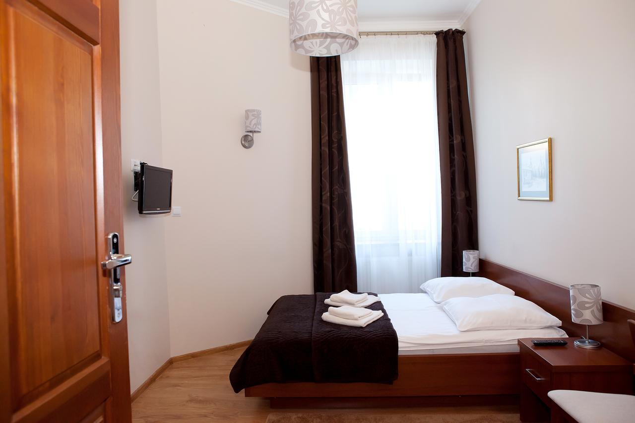 كيلتشي Hotel Srodmiejski المظهر الخارجي الصورة