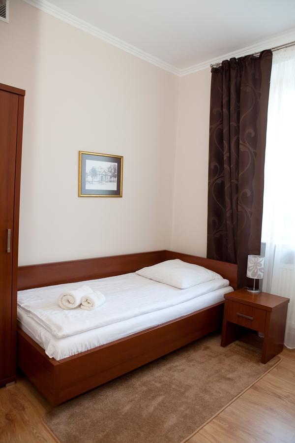 كيلتشي Hotel Srodmiejski المظهر الخارجي الصورة
